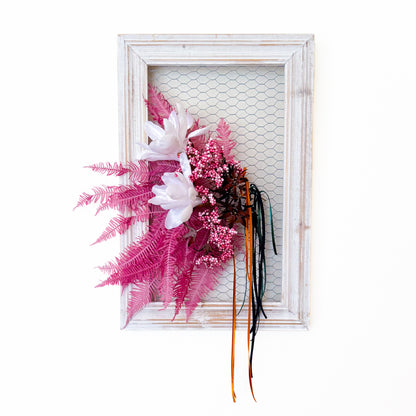 クリスマスアレンジメント【ピンクシダ＆モクレンフレームアレンジ】