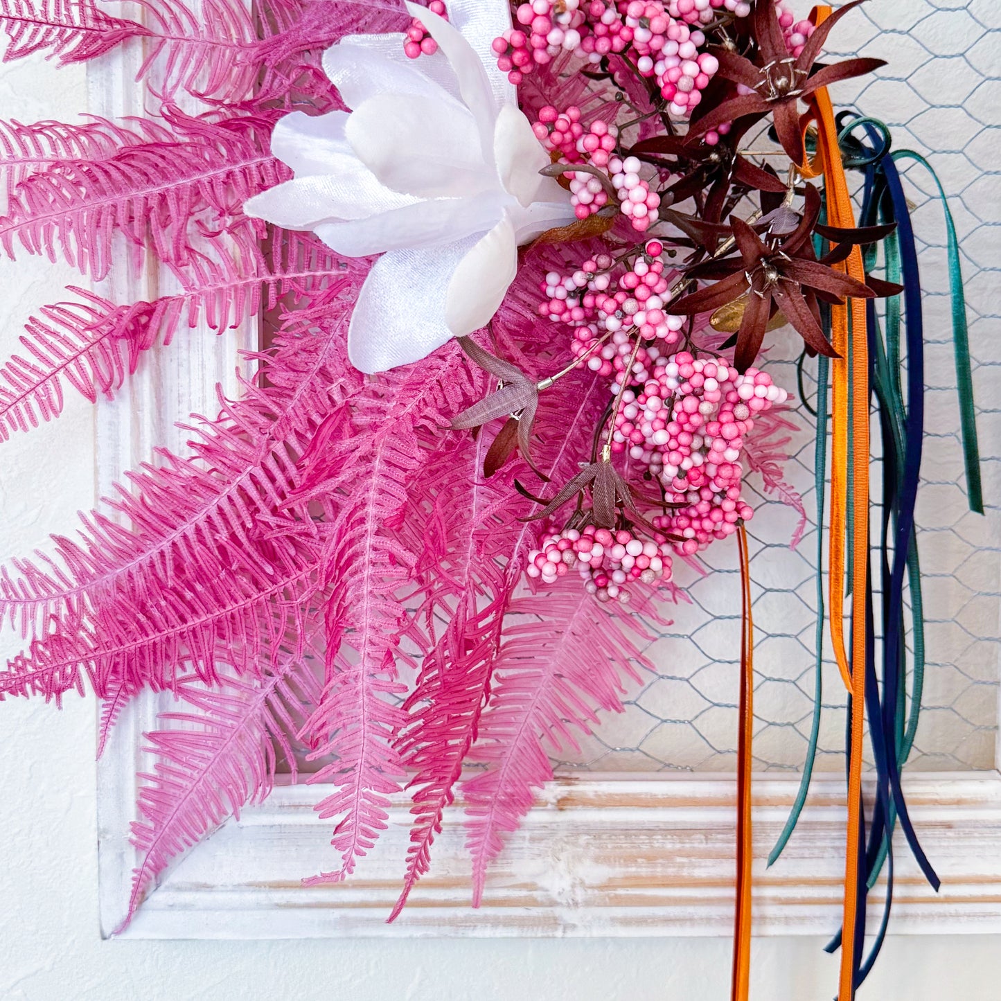 クリスマスアレンジメント【ピンクシダ＆モクレンフレームアレンジ】